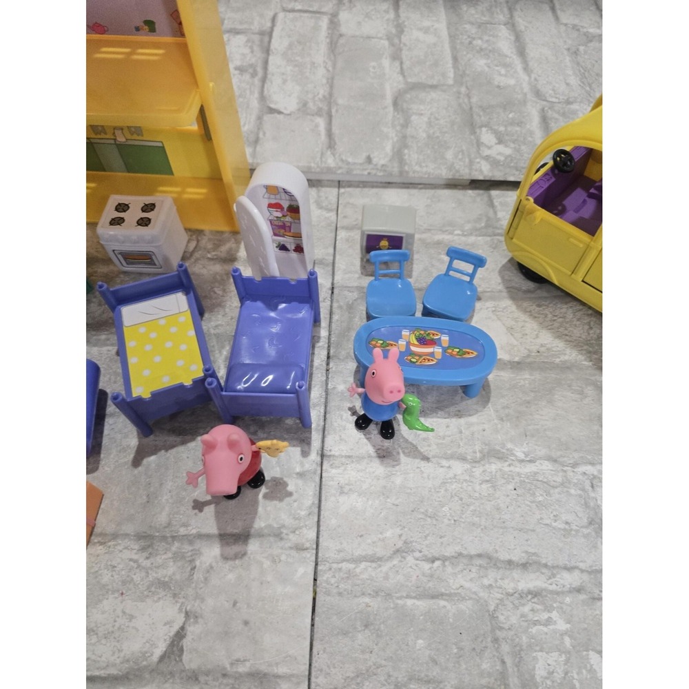 Peppa Pig House with Yellow Van Vehicle, 13 Furniture Accessories Kitchen Bathro - Picture 9 of 10